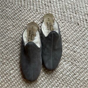 Sabah shearling baba slip on - never worn